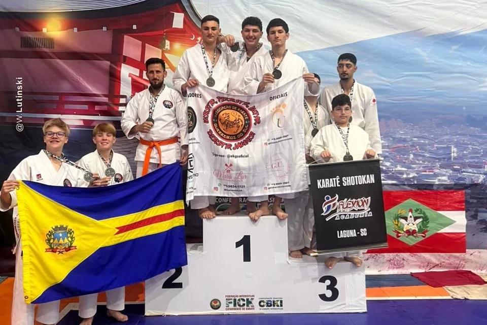 Fotos: associação de Criciúma conquista 26 medalhas em campeonato estadual de karatê