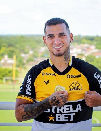 Tigre confirma contratação do lateral-esquerdo Trauco 