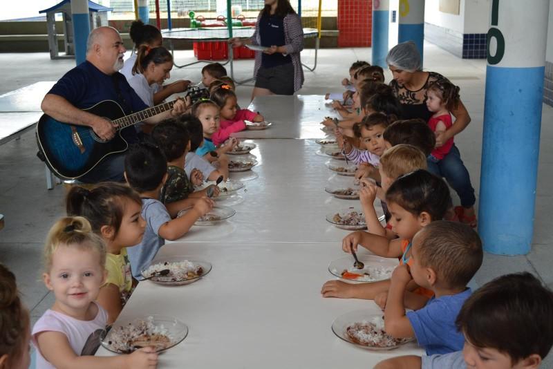 Música, brincadeiras e muita diversão na colônia de férias