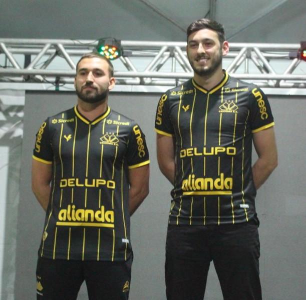 Criciúma resgata história carvoeira com ex-presidentes e apresenta camisa comemorativa