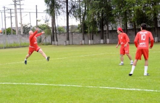 Jasc: Criciumenses perdem na estreia do punhobol e tênis