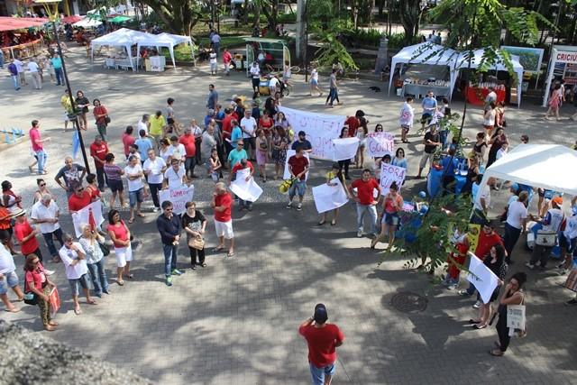 VÍDEO: Ato pró-governo reúne manifestantes na Nereu Ramos