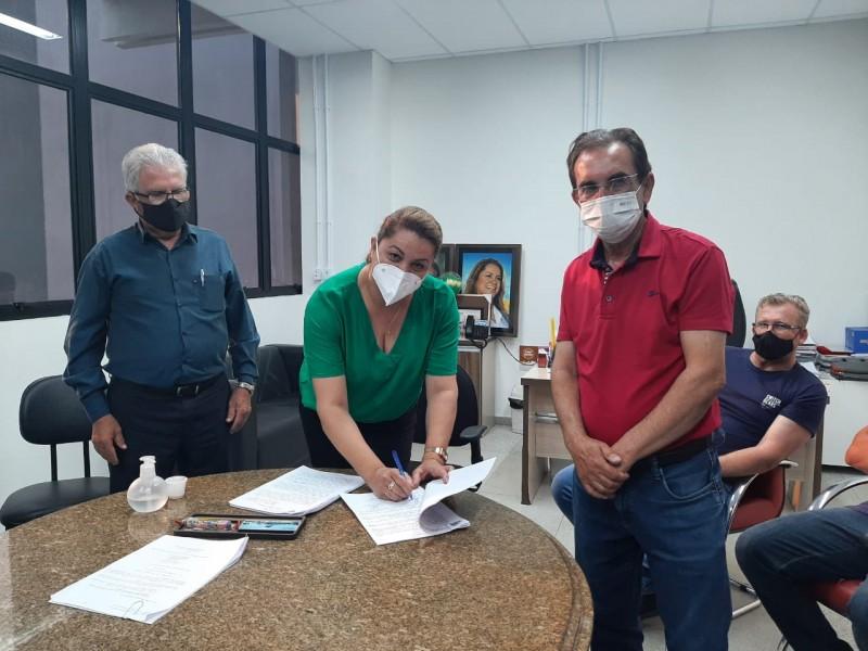 Governo de Içara renova convênio com Associação dos Produtores de Milho e Feijão