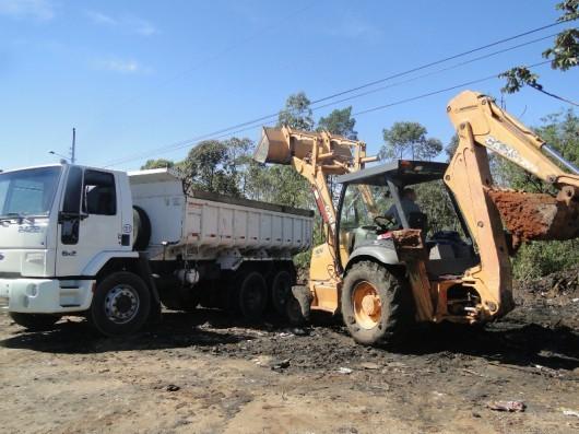 Prefeitura de Içara realiza limpeza em depósitos irregulares