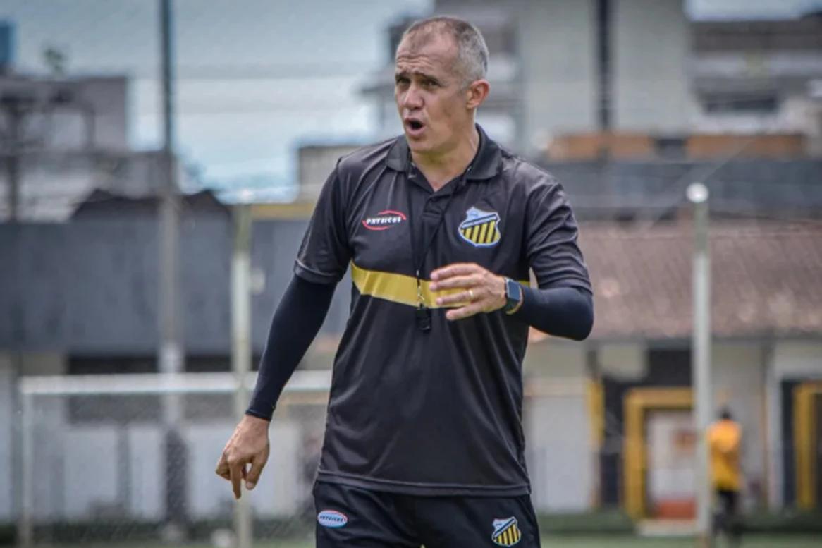 Criciúma anuncia oficialmente a contratação de Eduardo Baptista