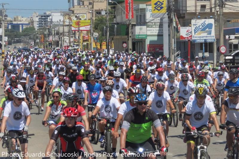 Mais de 600 pessoas homenageiam ciclista morto em acidente
