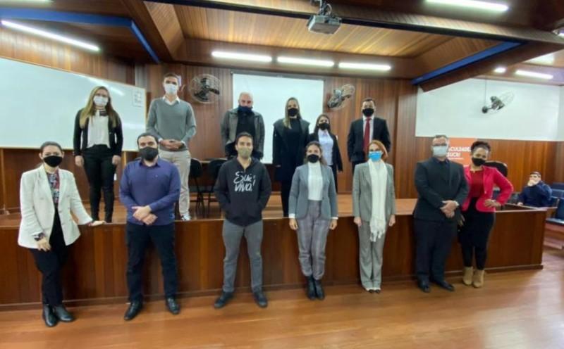 Juíza realiza audiência simulada com estudantes de Direito da Esucri
