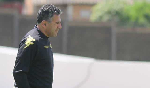 Luizinho convoca 19 jogadores para encarar o Bragantino
