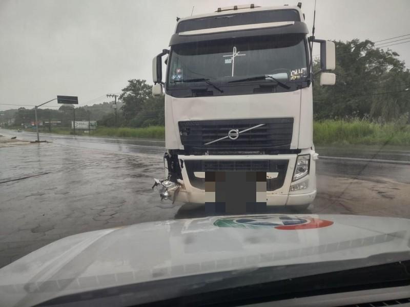 Pedestre morre atropelado por carreta em Içara