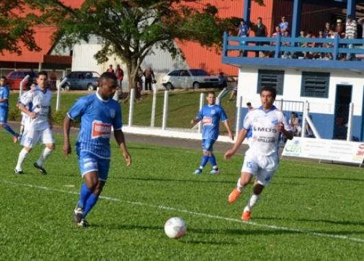 De Villa vence o Ouro Preto e assume a liderança do Grupo A
