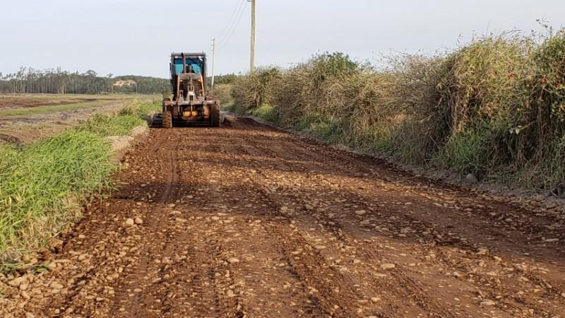 Principais acessos do município recebem atenção da secretaria de obras