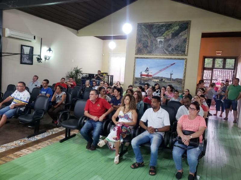 Projeto de revisão de cargos e salários é retirado da pauta em Siderópolis