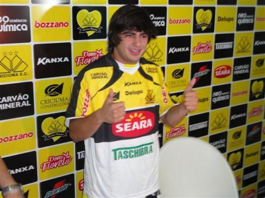 João Paulo é liberado pelo departamento médico tricolor