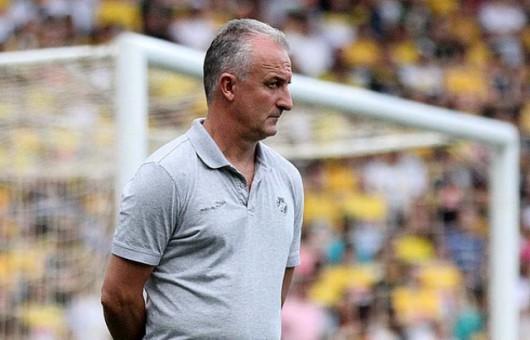 Dorival Júnior aponta expulsão e erro de arbitragem como decisivos no revés