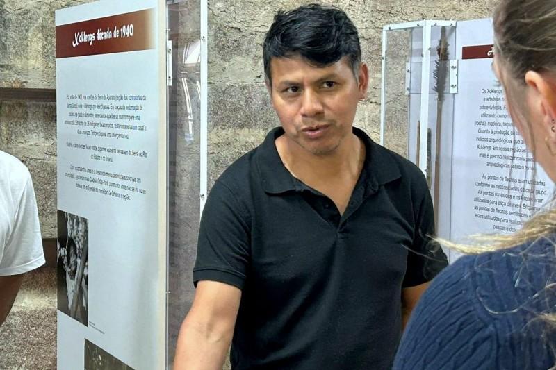 Professor e representante do povo Xokleng visita o Museu ao Ar Livre em Orleans 