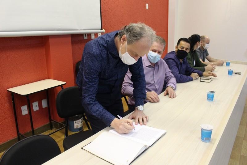 Em ato no Paço Municipal, Valentim Cimolim assume Executivo de Treviso