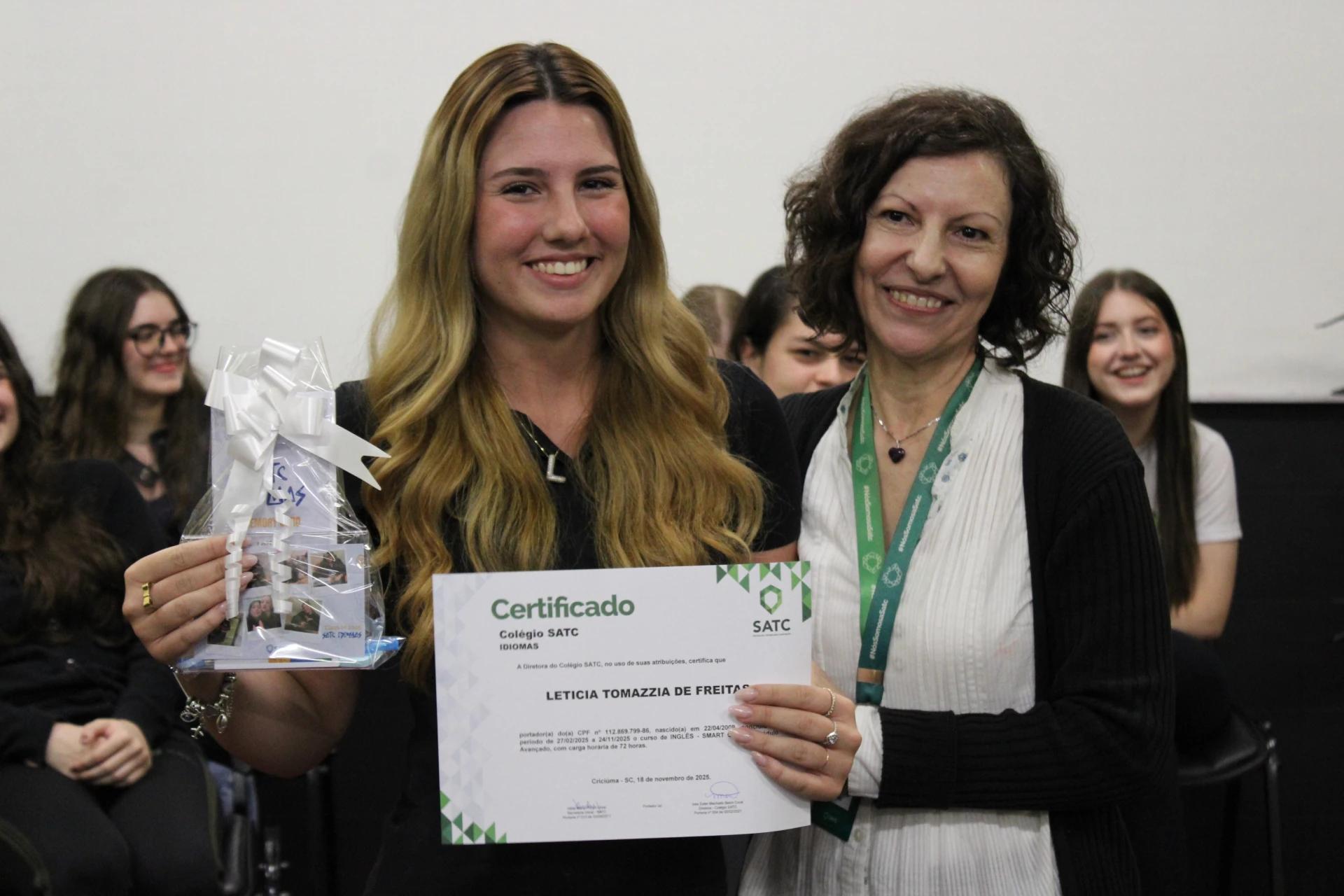 Satc Idiomas celebra conquista dos alunos em formatura emocionante