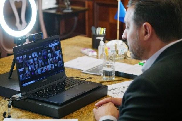 Governador garante vacinação contra o coronavírus para população catarinense em reunião com a Fecam