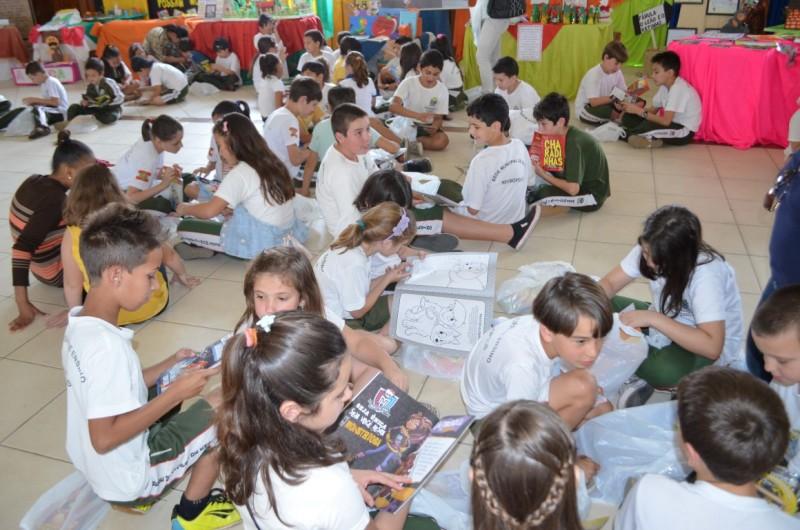 Alunos se encantam com a primeira feira do livro em Siderópolis
