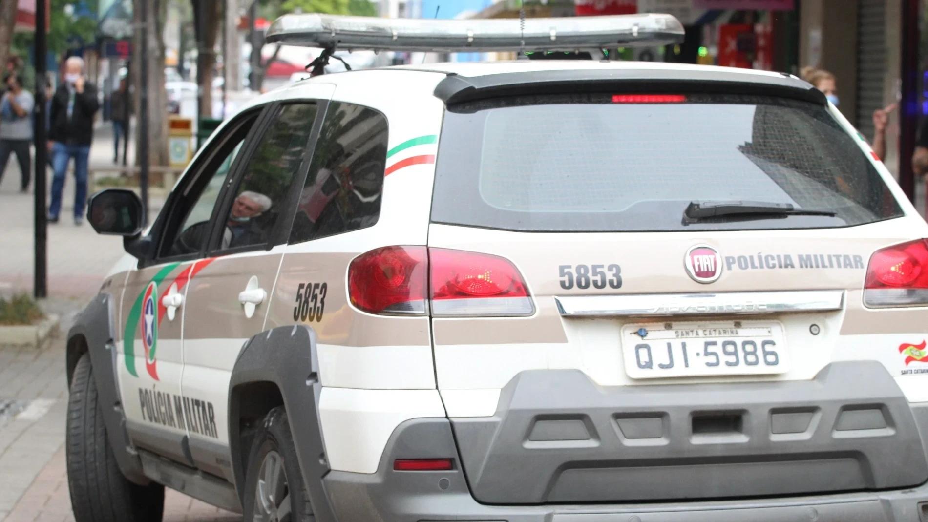 Trabalhadores interceptam homem com produtos furtados em Criciúma
