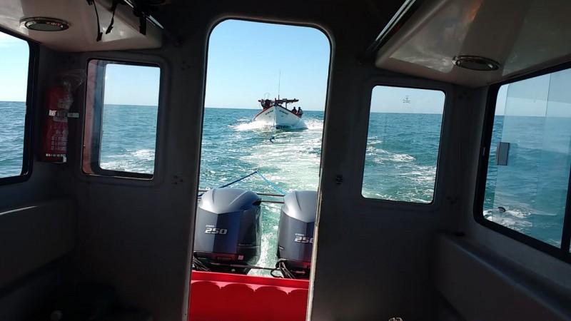 Corpo de Bombeiros resgata embarcação à deriva em Garopaba 