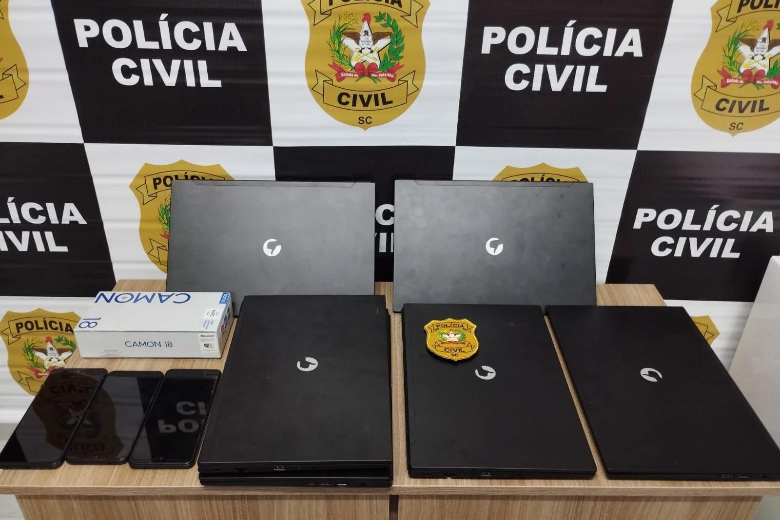 Araranguá: polícia cumpre mandado e encontra eletrônicos furtados de escola estadual