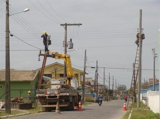 Rede elétrica de Balneário Arroio do Silva recebe melhorias
