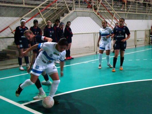 Meninas da Unesc perdem em casa