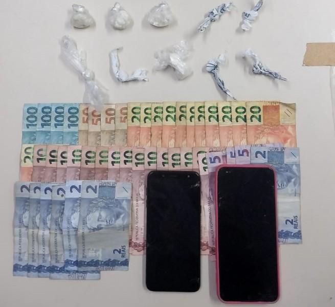 PM encontra crack em carro e prende quatro pessoas em Criciúma