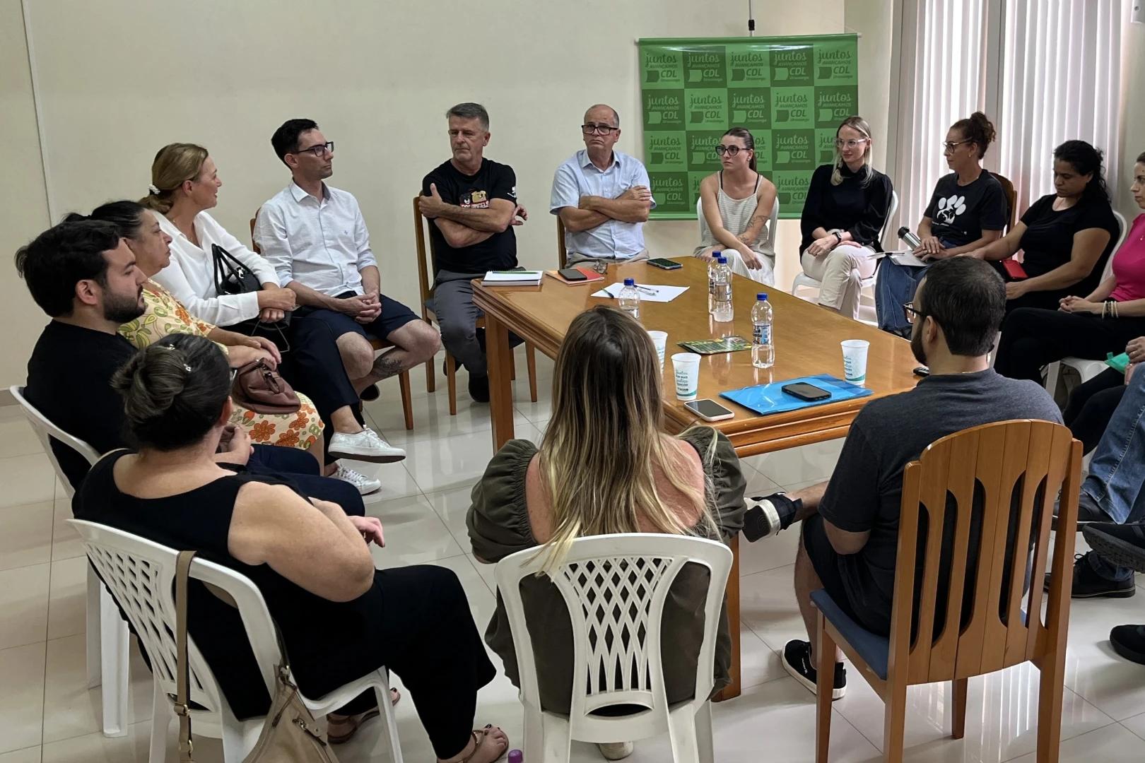 Prefeita eleita dialoga com protetores de animais em Urussanga
