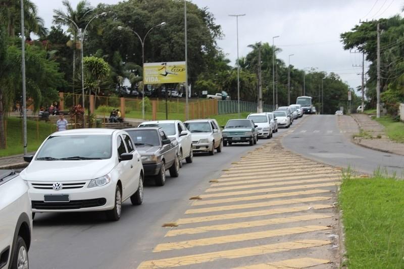 Obras da rótula da Avenida Universitária e recapeamento do asfalto causam lentidão no trânsito 