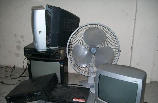 Vale uma árvore: Forquilhinha troca lixo eletrônico e óleo de cozinha por mudas 