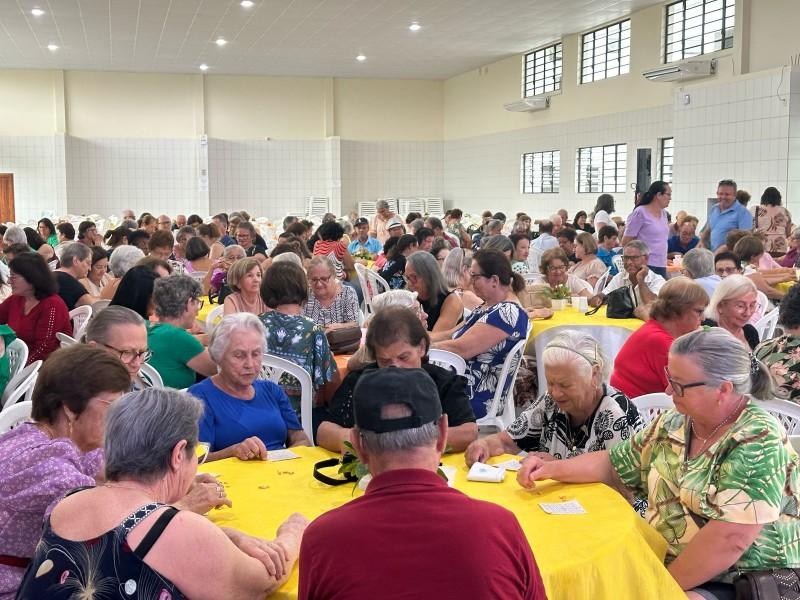 Tarde de bingo em Cocal do Sul marca a volta das atividades dos grupos de mães e idosos