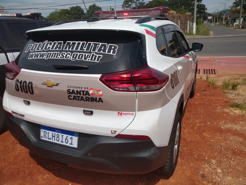 Homem aciona PM para denunciar arrombamento em casa, mas é alvo de cumprimento de mandado de prisão 