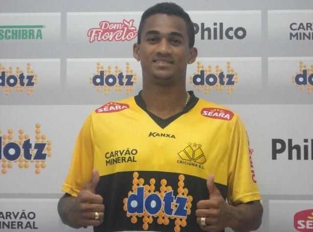 Eduardo espera escrever nova história no futebol catarinense (vídeo)