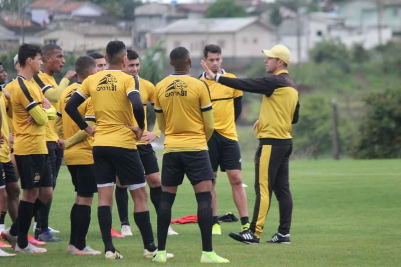 Criciúma enfrentará o Avaí ainda com as digitais de Paulo Baier