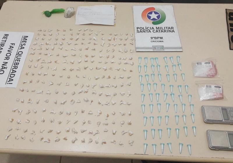Casal de adolescentes é apreendido por tráfico de drogas em Criciúma