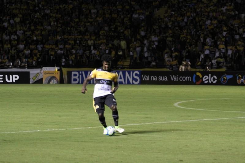 Lesionado, zagueiro Sandro só volta após a Copa América