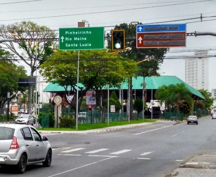 Idosa sofre traumatismo craniano após colisão de motos na Av. Centenário