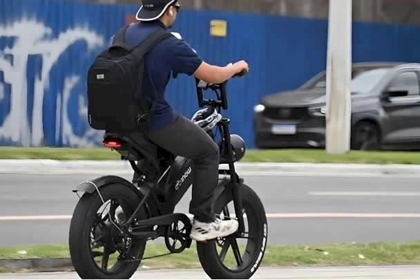 Nova regra exigirá CNH, placa e capacete para todos os ciclomotores em 2026