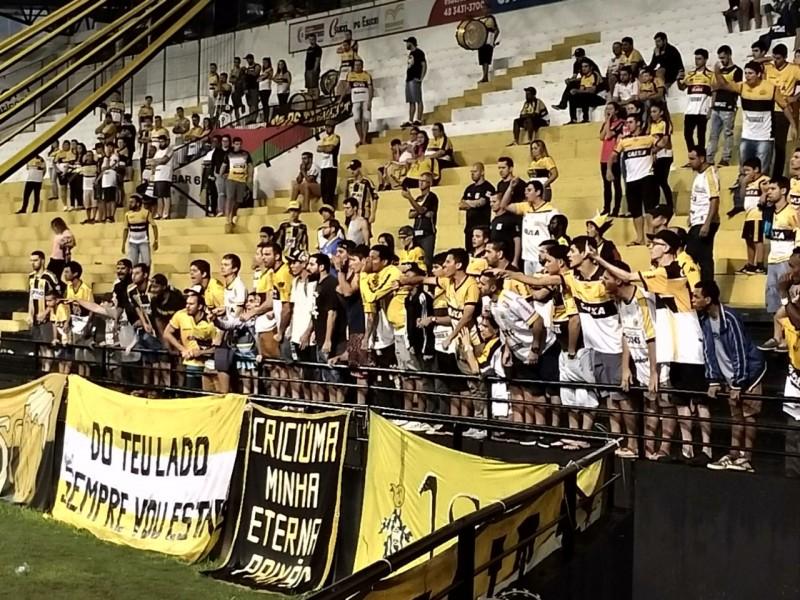 Protestos durante e depois do jogo retratam mau momento vivido pelo Tigre