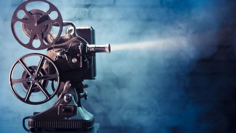 Alunos da Unesc realizam Cinema de Rua na Praça Nereu Ramos