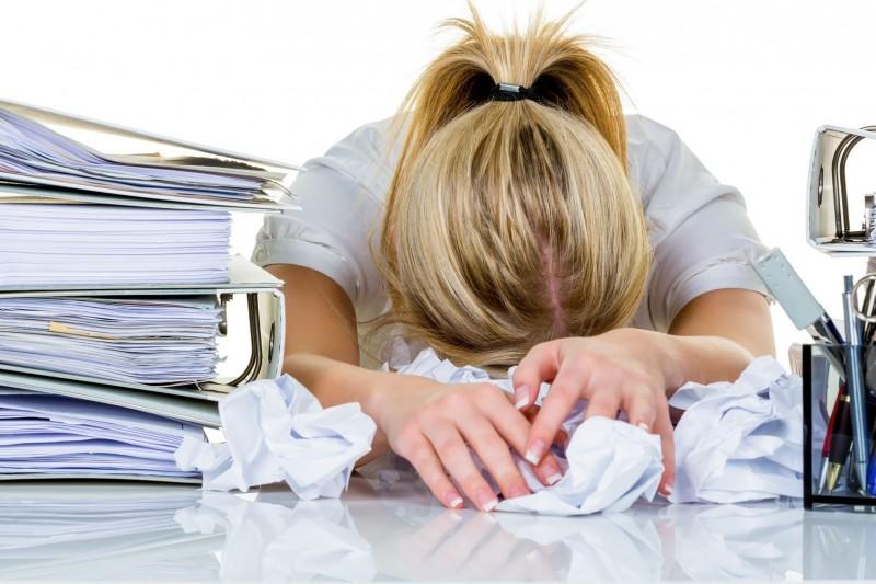Ausências no trabalho e irritabilidade são sintomas da Síndrome de Burnout