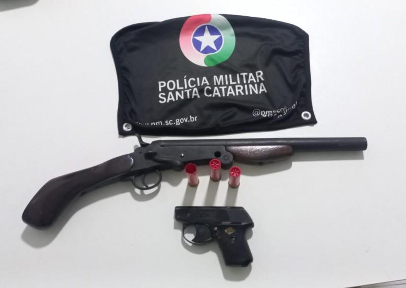 Homem é preso por violência doméstica e posse irregular de armas em Criciúma
