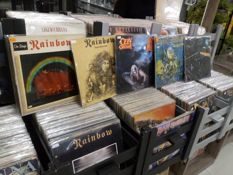 Feira de Vinil marca fim de semana no Shopping Della