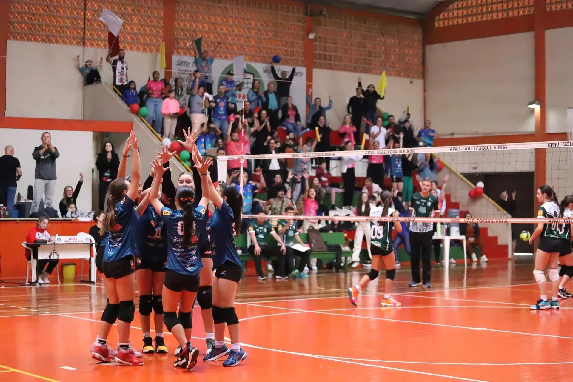 Com apoio da torcida, Vôlei de Forquilhinha conquista vitórias no Estadual