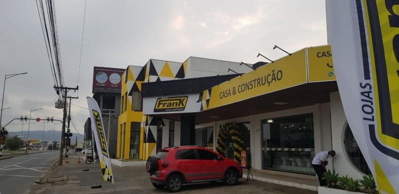 Com demanda em alta, lojas de material de construção preparam novidades promocionais