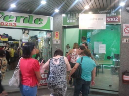 Filas para retirar o IPTU