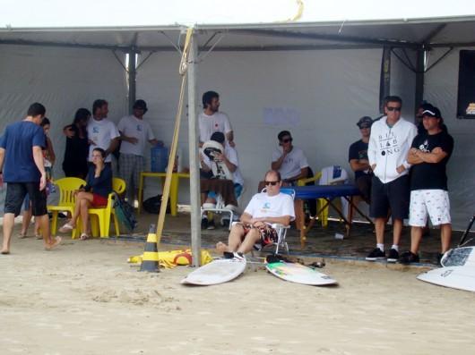 Mais de 60 surfistas participam de campeonato no Rincão