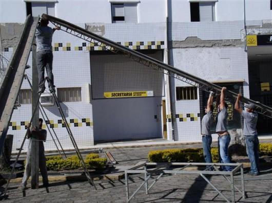 Estrutura para Feijoada do Tigrão ganha forma no estádio Heriberto Hülse